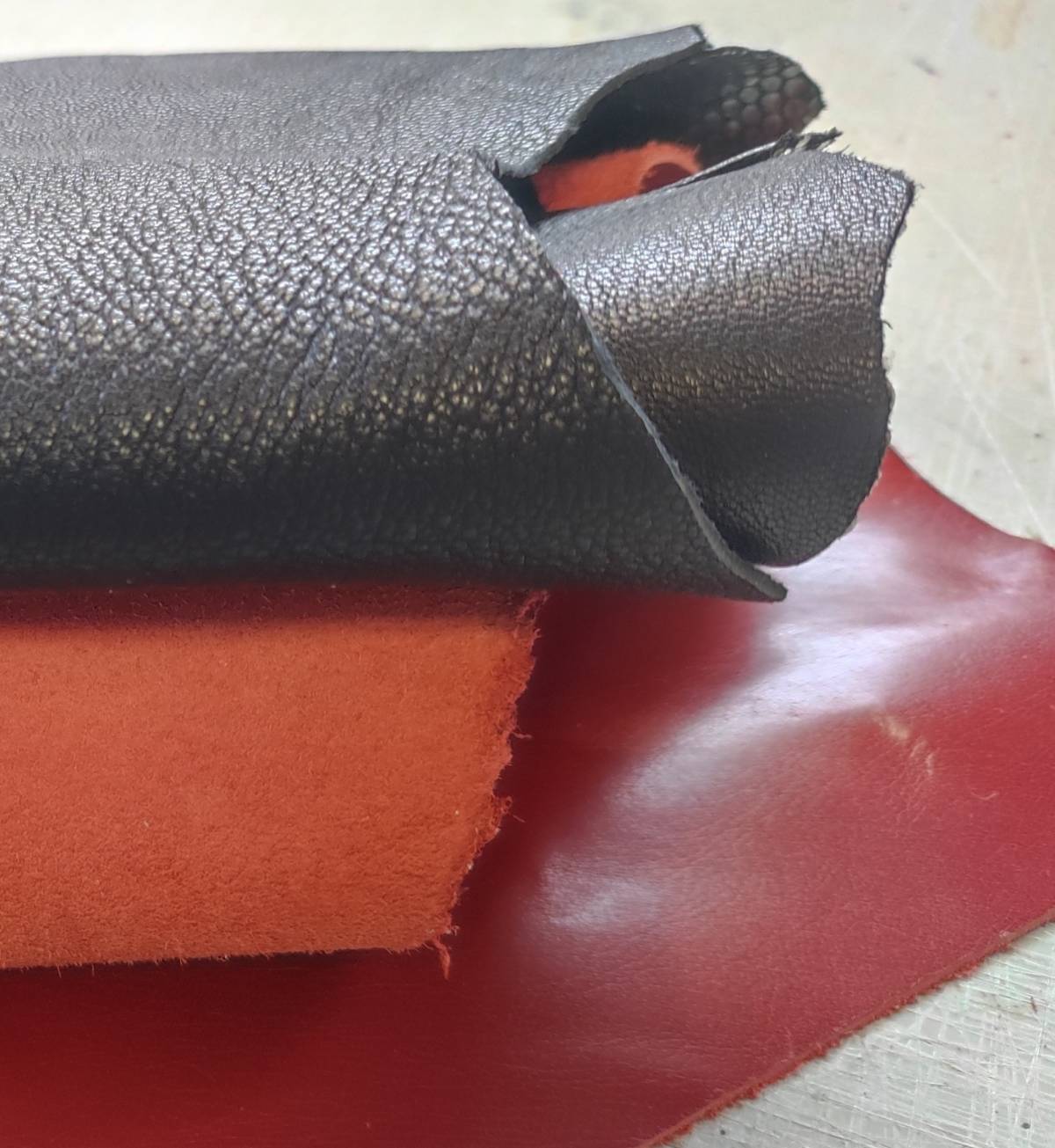 Klasszikus bőrdíszmű munkák